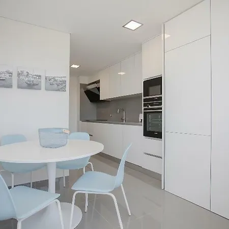Luxury River View Apartment *