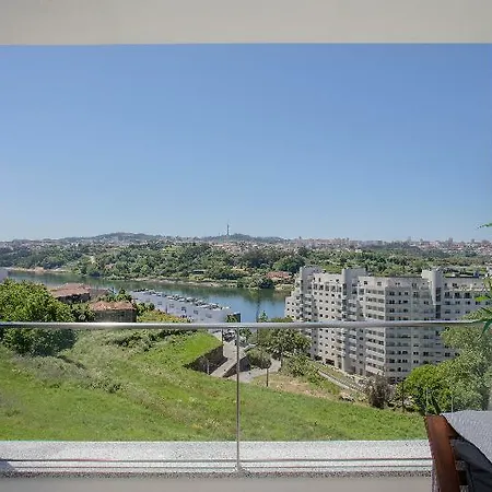 Luxury River View Apartment