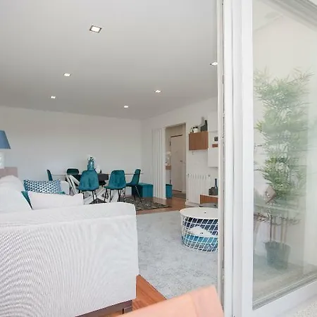 Luxury River View Apartment